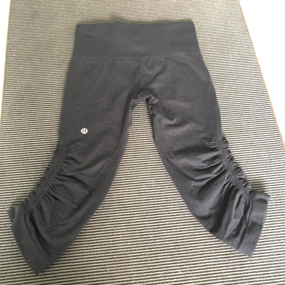 Lululemon crop pants - size 4 - black